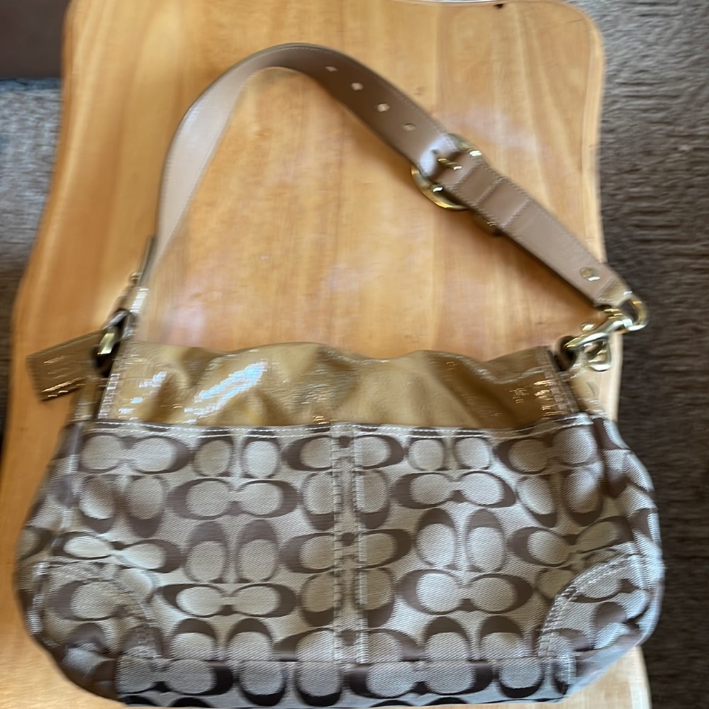 Coach small to medium purse - Picture 3 of 9